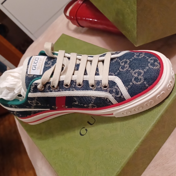 Authentic  gucci shoes new - Picture 5 of 11